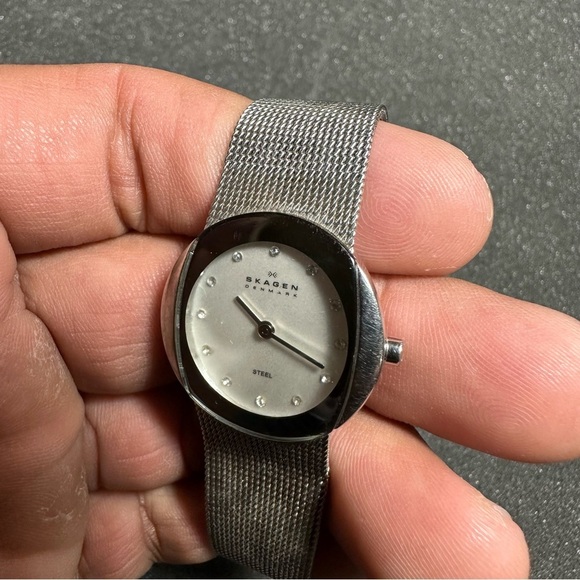 Skagen Denmark Steel Ladies Quartz Watch Silvertone White Diamond Dial  Working - Picture 2 of 9